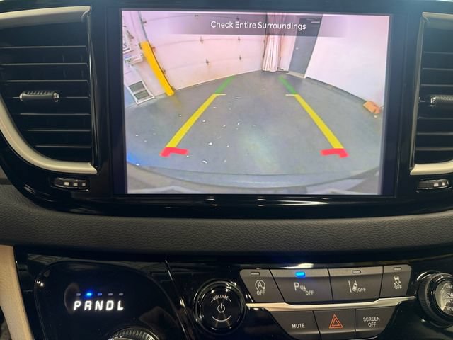 Used 2023 Chrysler Pacifica Touring-L FWD image 17