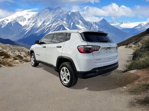 Used 2022 Jeep Compass Sport image 3