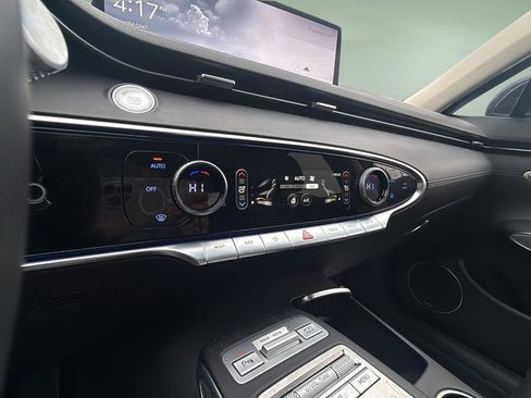 Used 2023 Genesis GV70 2.5T w/ Advanced Package image 23