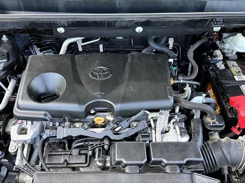 Used 2020 Toyota RAV4 XLE w/ Convenience Package FWD image 32