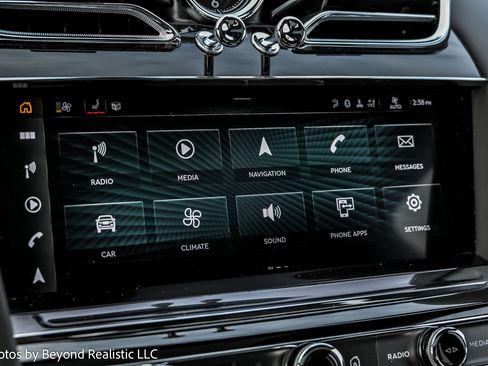 Used 2023 Bentley Bentayga Plug-In Hybrid image 46