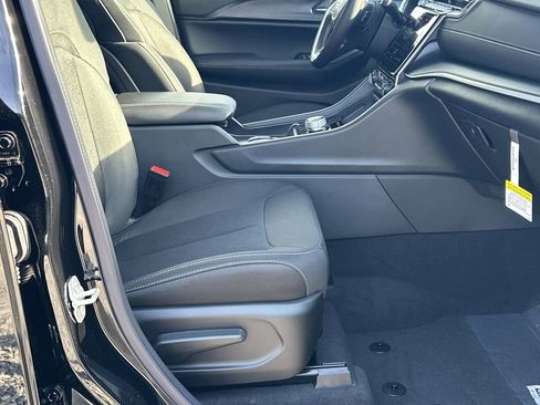 New 2025 Jeep Grand Cherokee L Laredo image 13