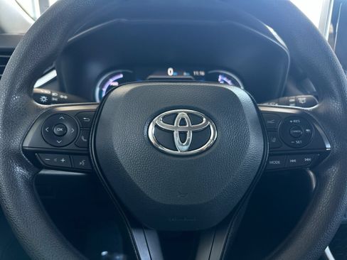 Used 2025 Toyota RAV4 XLE AWD/4WD image 21