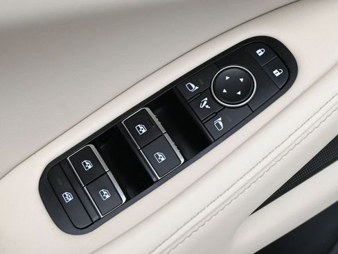 Used 2023 INFINITI QX60 Luxe w/ Cargo Package FWD image 4