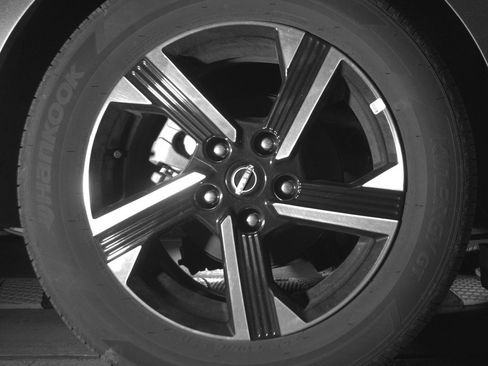 Used 2025 Nissan Sentra SV FWD image 14