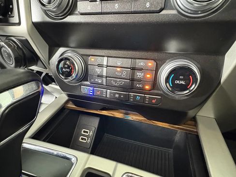 Used 2019 Ford F150 Lariat w/ Equipment Group 502A Luxury AWD/4WD image 23