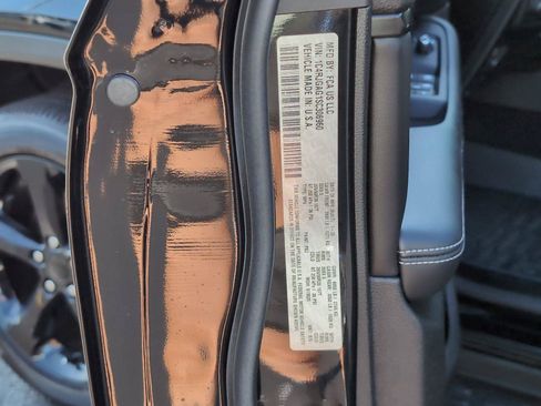 Used 2025 Jeep Grand Cherokee Altitude RWD image 14