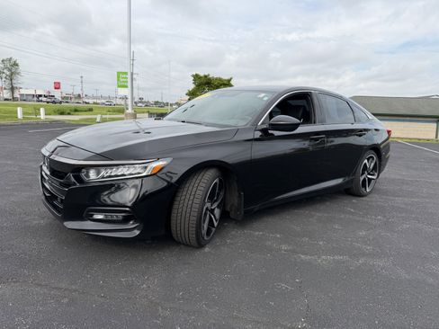 Used 2018 Honda Accord Sport image 3
