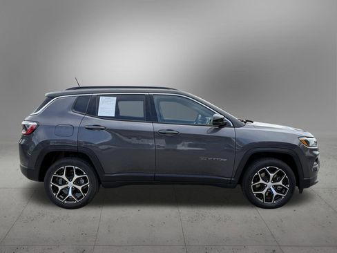 Used 2024 Jeep Compass Limited image 5