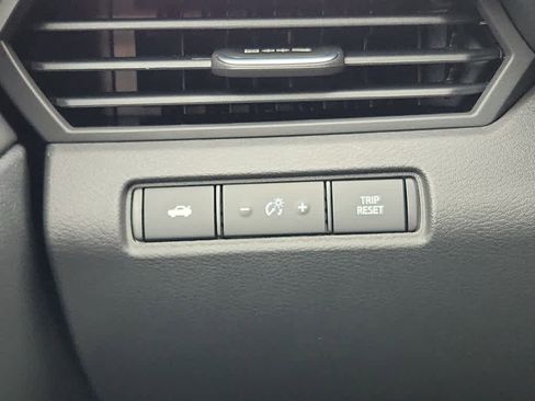 New 2025 Nissan Altima 2.5 SR image 18