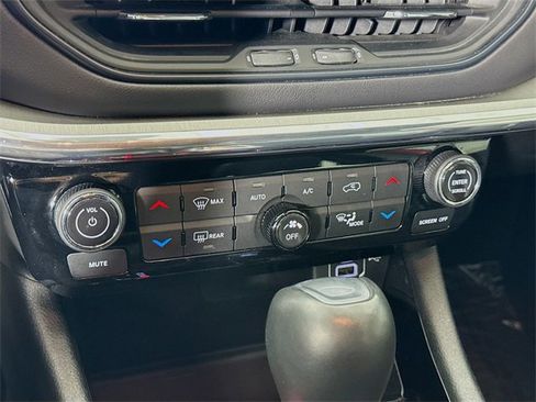 Used 2022 Jeep Compass Limited image 15