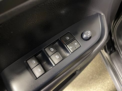 Used 2019 Toyota Highlander Plus FWD image 16
