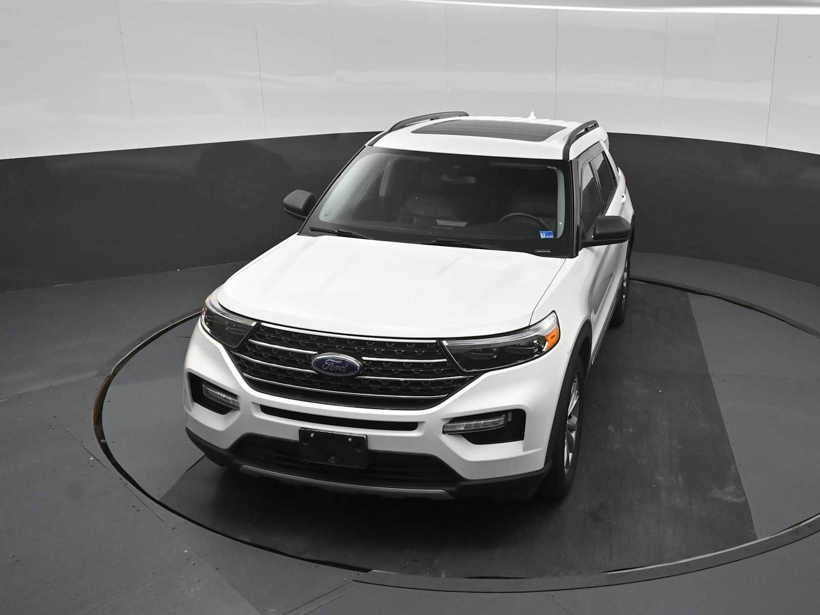 Used 2020 Ford Explorer XLT w/ Equipment Group 202A AWD/4WD image 19