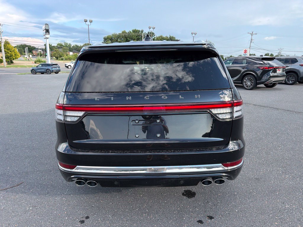 Certified 2025 Lincoln Aviator Black Label AWD/4WD image 4