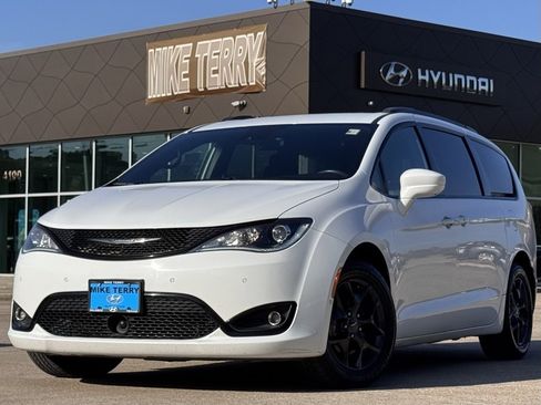 Used 2019 Chrysler Pacifica Touring-L Plus w/ Advanced Safetytec Group image 1