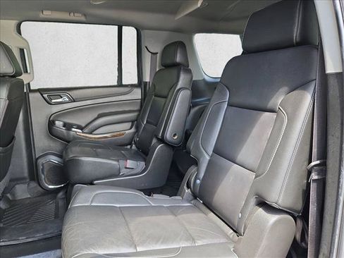 Used 2020 Chevrolet Suburban LT RWD image 20