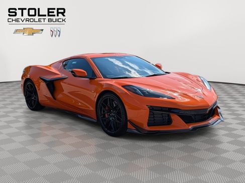 Used 2023 Chevrolet Corvette Z06 w/ Z07 Performance Package RWD image 7