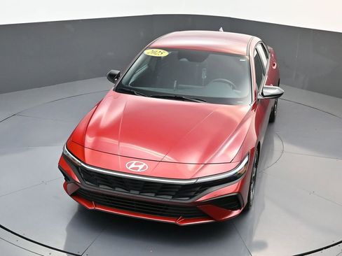 Certified 2025 Hyundai Elantra SEL image 20