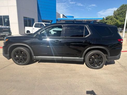 Used 2025 Honda Pilot Black Edition image 8