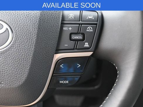Used 2025 Toyota Crown Signia AWD/4WD image 19