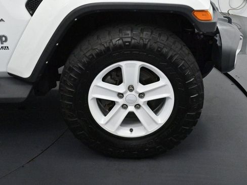 Used 2022 Jeep Wrangler Unlimited Sahara w/ LED Lighting Group AWD/4WD image 32