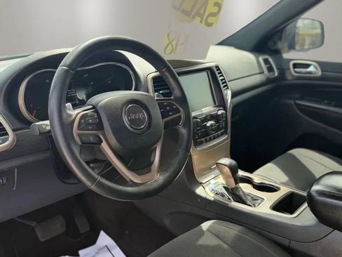 Used 2017 Jeep Grand Cherokee Laredo w/ Quick Order Package 23E AWD/4WD image 10
