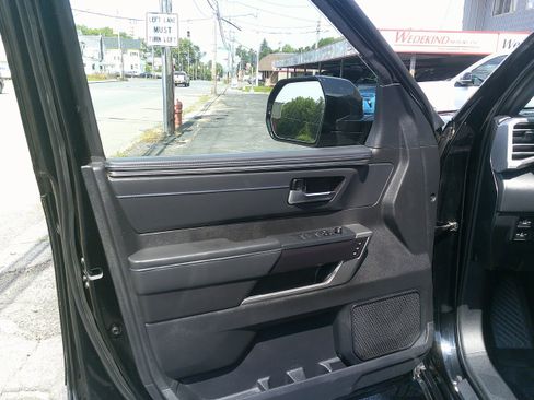 Used 2022 Toyota Tundra Platinum w/ Advanced Package AWD/4WD image 17