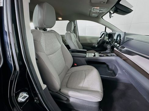 Used 2024 Toyota Sienna LE image 31