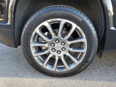 Used 2023 GMC Acadia Denali w/ Denali Ultimate Package FWD image 5