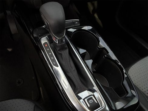 Certified 2025 Chevrolet Trax LT w/ LT Convenience Package image 21