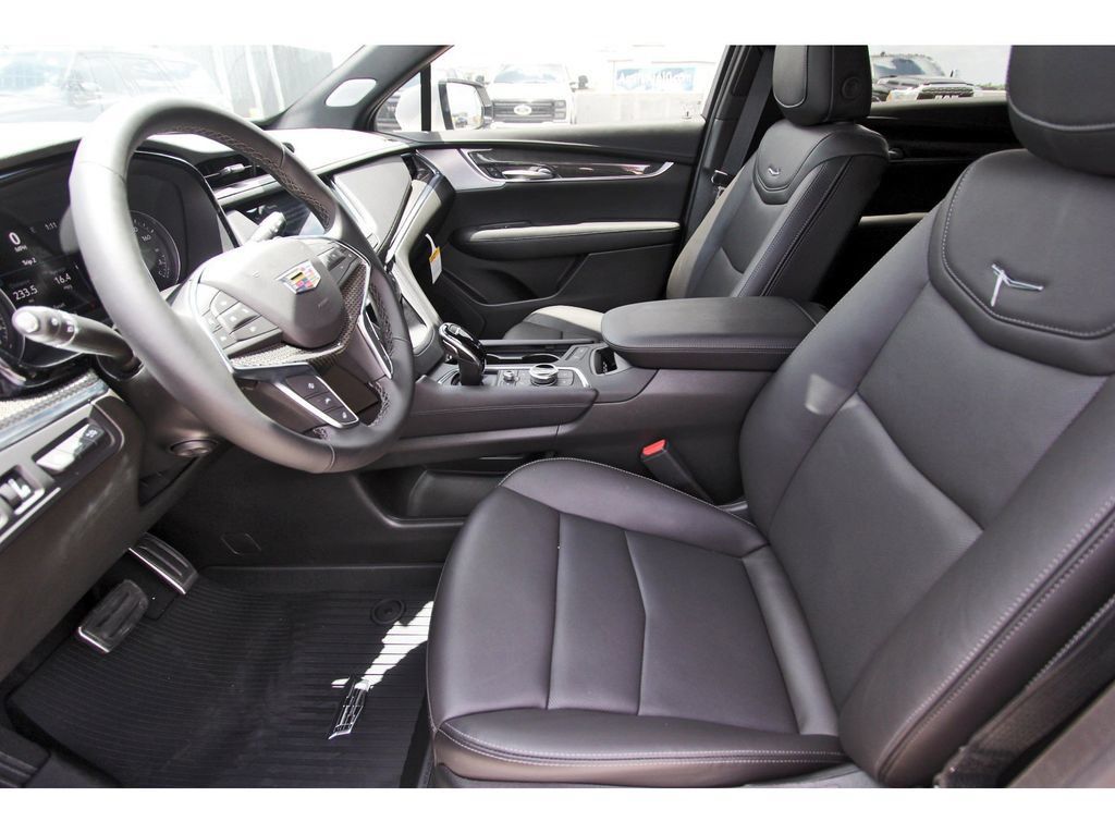 New 2026 Cadillac XT5 Sportv w/ LPO, Onyx Lite Package AWD/4WD image 6
