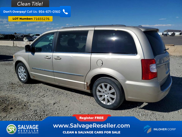 Used 2013 Chrysler Town & Country Touring FWD image 3