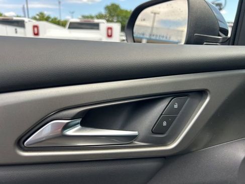 New 2026 Chevrolet Traverse LT w/ Sun and Wheel Package FWD image 12