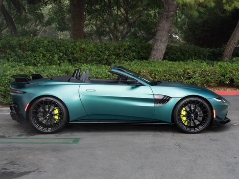 Used 2023 Aston Martin V8 Vantage Roadster image 28