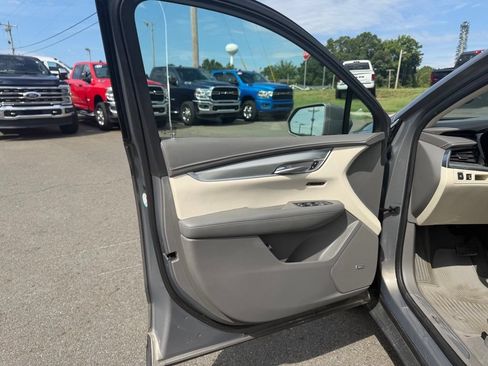 Used 2018 Cadillac XT5 Luxury w/ Driver Awareness Package FWD image 13