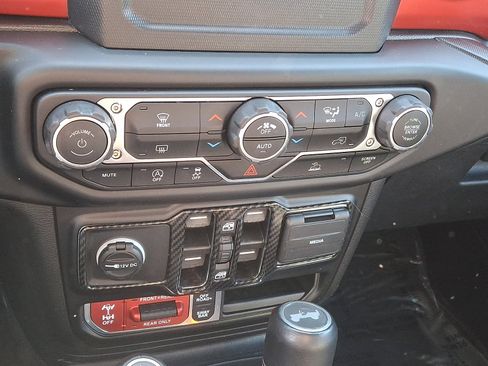 Used 2021 Jeep Wrangler Unlimited Rubicon w/ Xtreme Recon 35" Tire Package image 14