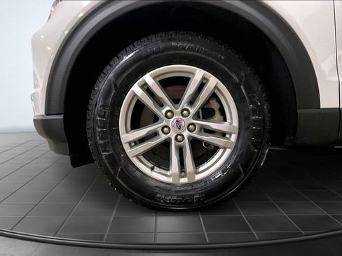 Used 2023 Ford Explorer XLT w/ Equipment Group 202A image 9