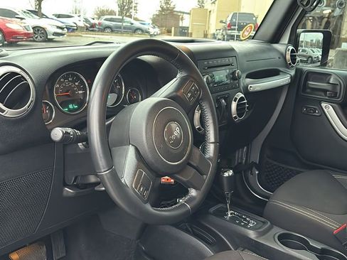 Used 2017 Jeep Wrangler Sahara image 12