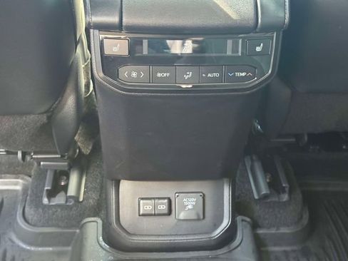 Used 2025 Toyota Highlander Platinum AWD/4WD image 17
