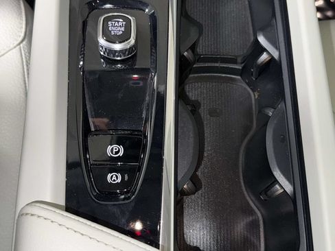 Used 2023 Volvo XC60 B5 Plus w/ Climate Package FWD image 23