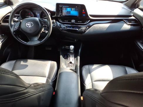 Used 2018 Toyota C-HR XLE FWD image 11