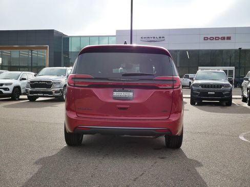 New 2026 Chrysler Pacifica Select AWD/4WD image 46