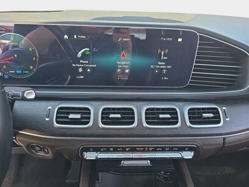 Used 2022 Mercedes-Benz GLS 450 4MATIC image 25