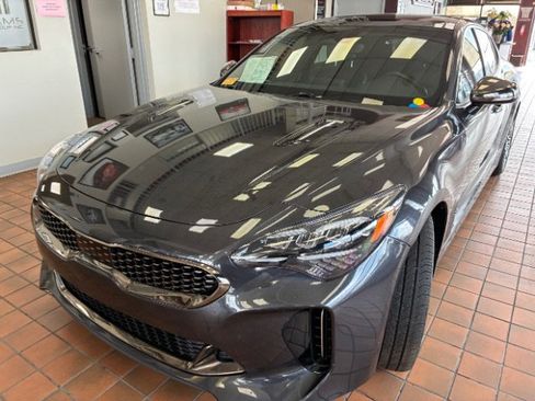 Used 2022 Kia Stinger GT1 RWD image 8