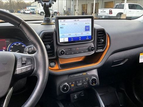 Used 2022 Ford Bronco Sport Badlands image 9