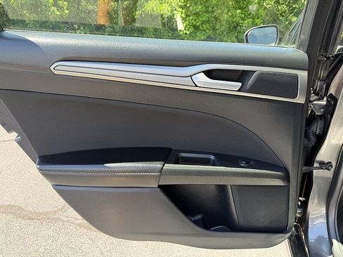 Used 2020 Ford Fusion SE FWD image 29
