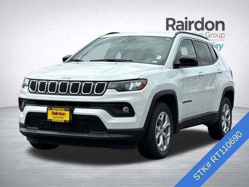 Used 2024 Jeep Compass Latitude AWD/4WD image 3