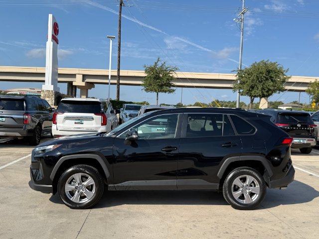 Used 2025 Toyota RAV4 XLE FWD image 7