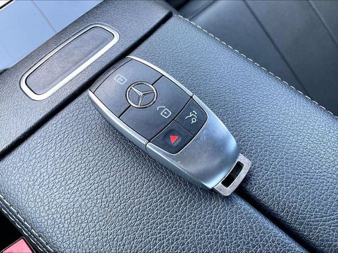 Used 2025 Mercedes-Benz CLA 250 4MATIC image 32