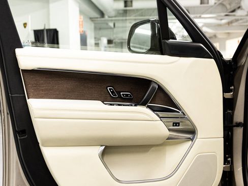 Used 2023 Land Rover Range Rover SE image 19